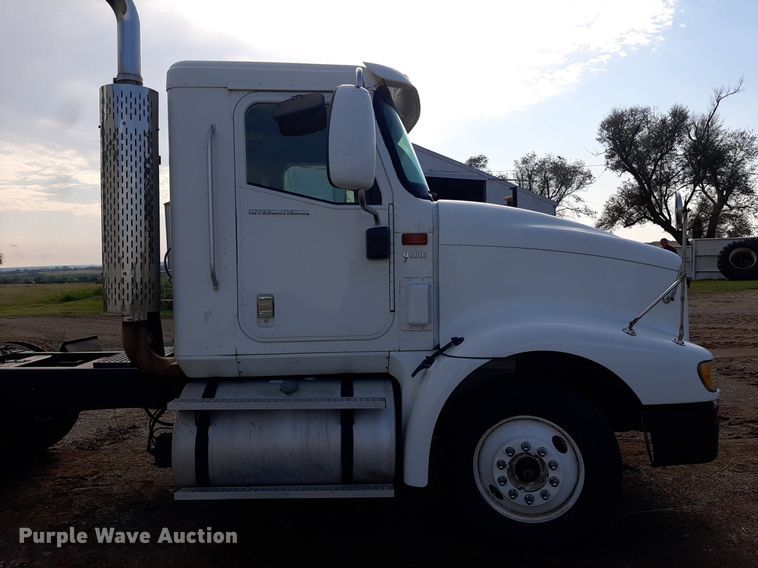 image for item EB9794 2007 International 9400  semi truck