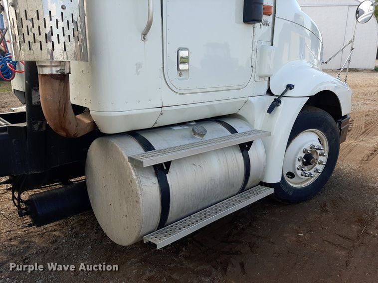 image for item EB9794 2007 International 9400  semi truck