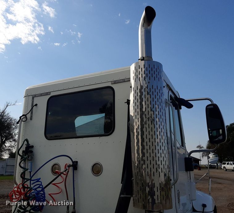 image for item EB9794 2007 International 9400  semi truck