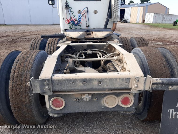 image for item EB9794 2007 International 9400  semi truck