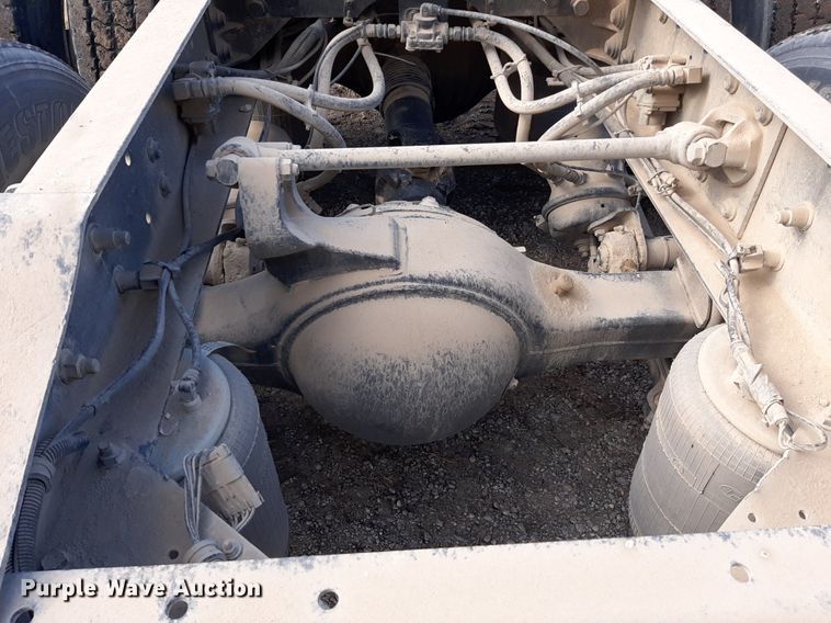 image for item EB9794 2007 International 9400  semi truck