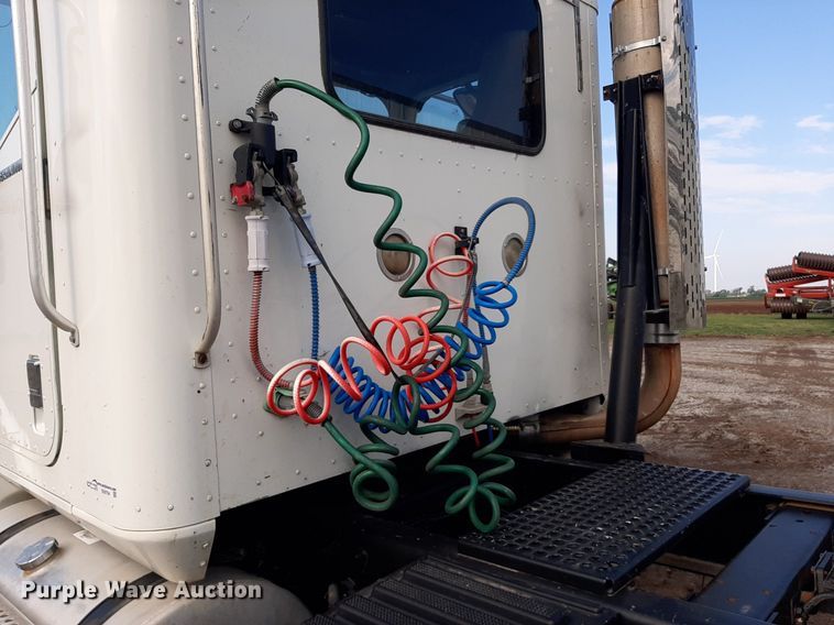 image for item EB9794 2007 International 9400  semi truck