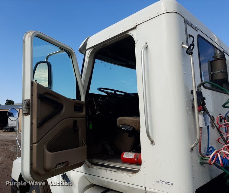 image for item EB9794 2007 International 9400  semi truck