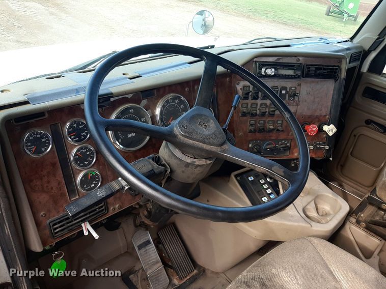 image for item EB9794 2007 International 9400  semi truck