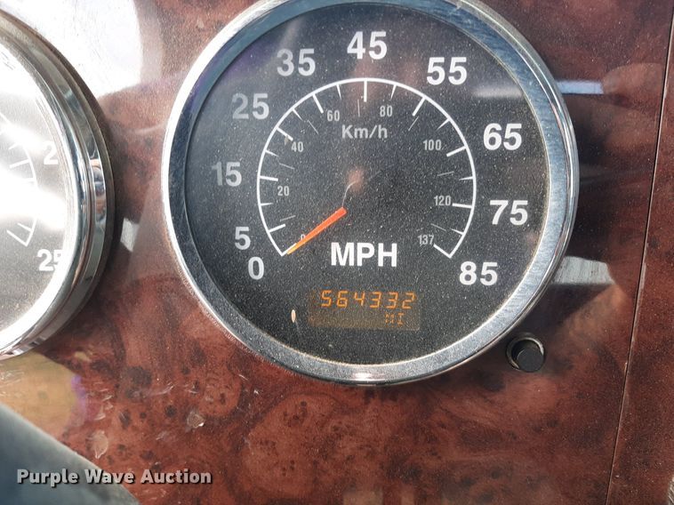 image for item EB9794 2007 International 9400  semi truck