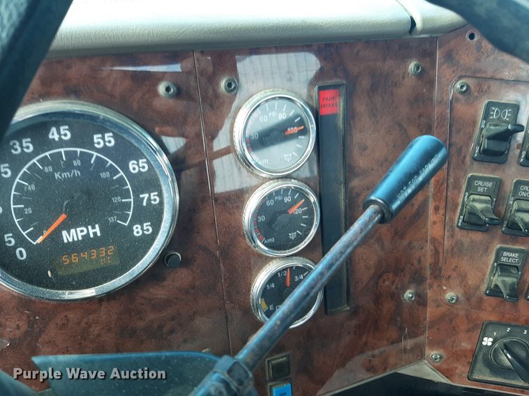 image for item EB9794 2007 International 9400  semi truck