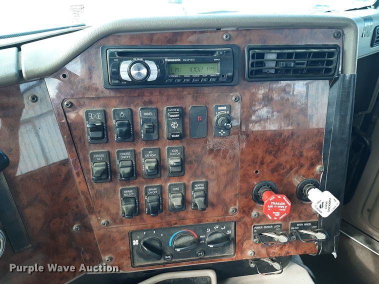 image for item EB9794 2007 International 9400  semi truck