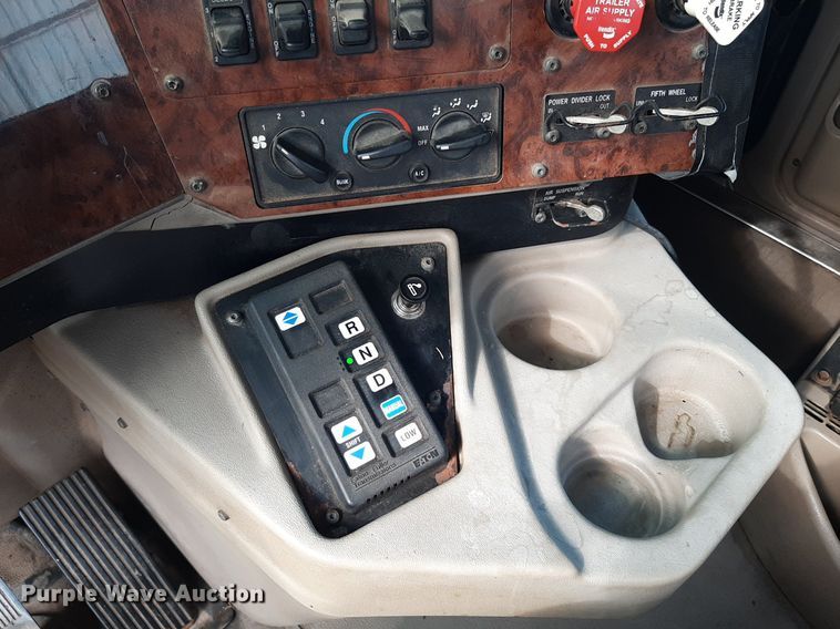 image for item EB9794 2007 International 9400  semi truck