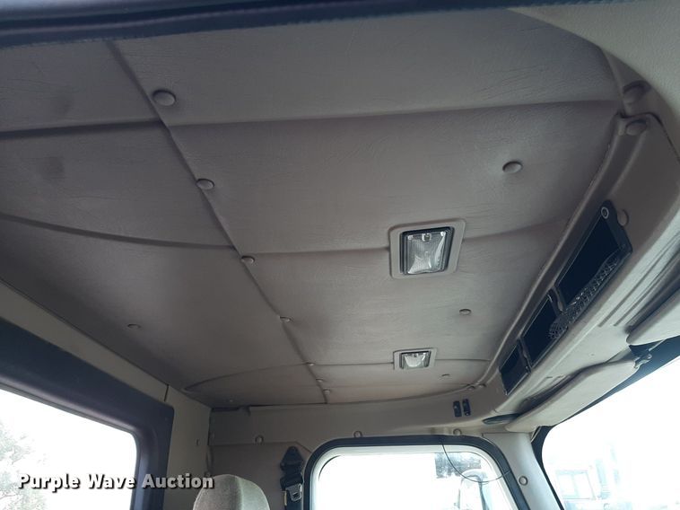 image for item EB9794 2007 International 9400  semi truck