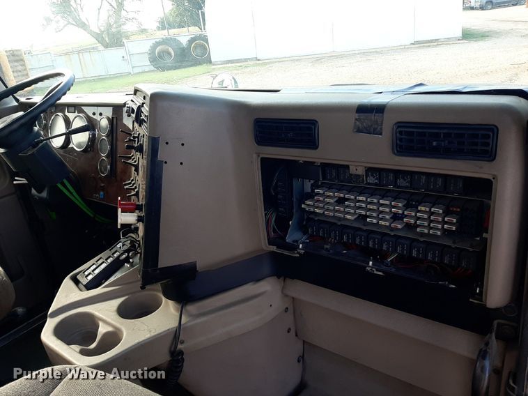 image for item EB9794 2007 International 9400  semi truck