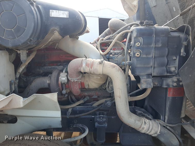 image for item EB9794 2007 International 9400  semi truck