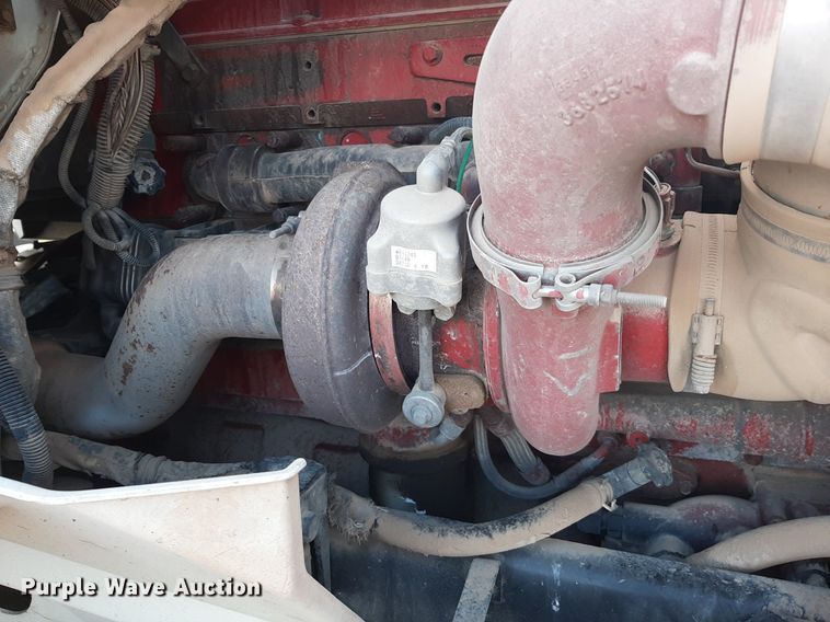 image for item EB9794 2007 International 9400  semi truck