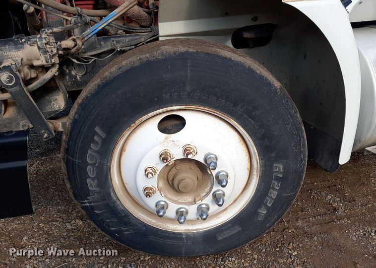 image for item EB9794 2007 International 9400  semi truck