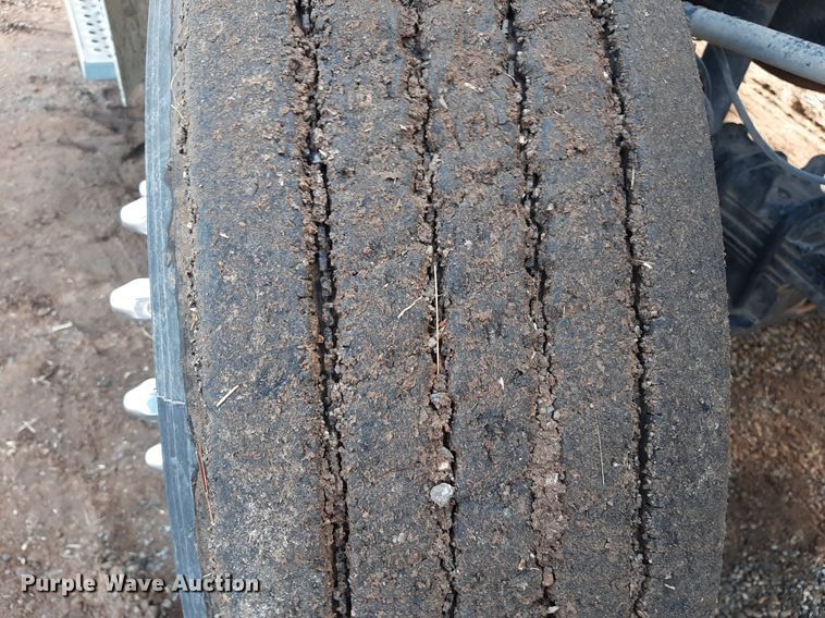 image for item EB9794 2007 International 9400  semi truck