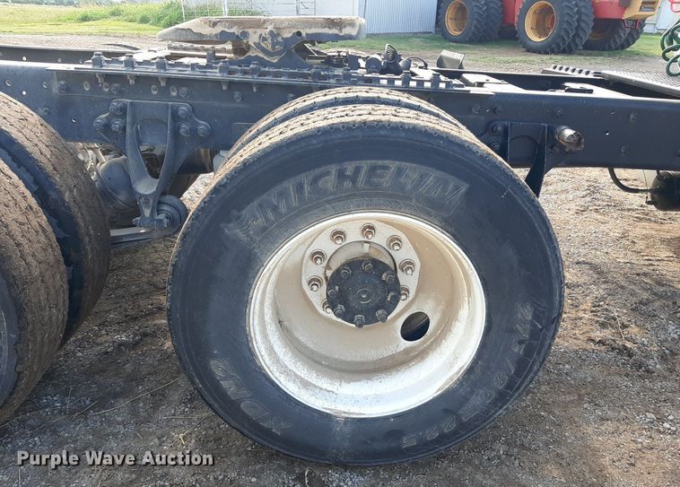 image for item EB9794 2007 International 9400  semi truck