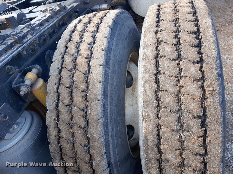 image for item EB9794 2007 International 9400  semi truck