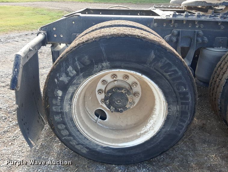 image for item EB9794 2007 International 9400  semi truck