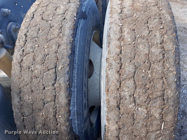 image for item EB9794 2007 International 9400  semi truck