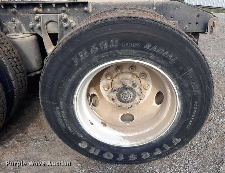 image for item EB9794 2007 International 9400  semi truck