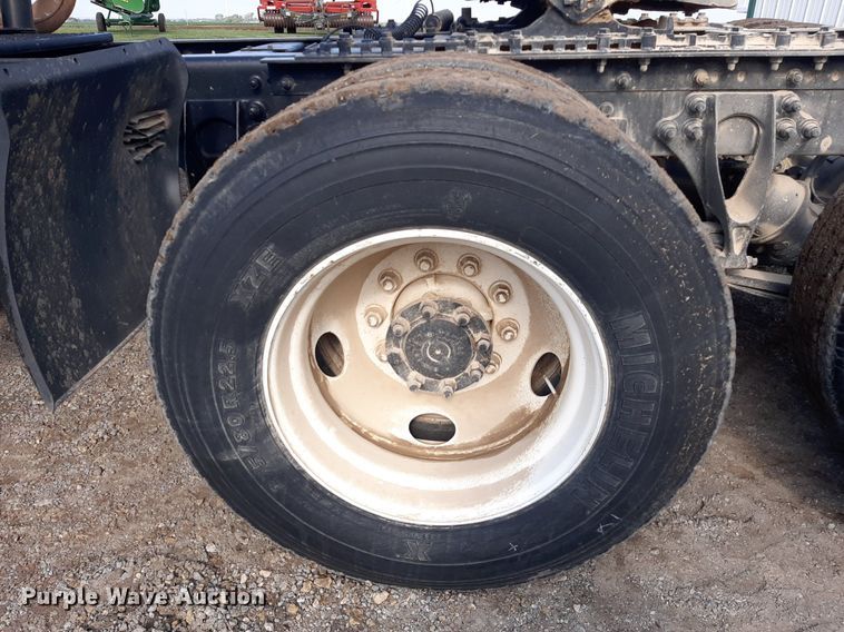 image for item EB9794 2007 International 9400  semi truck