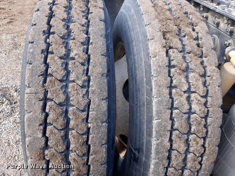 image for item EB9794 2007 International 9400  semi truck