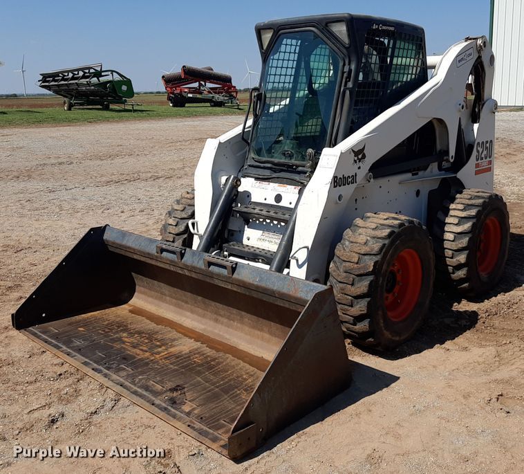image for item EB9798 2004 Bobcat S250 Turbo  skid steer loader