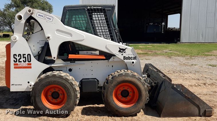 image for item EB9798 2004 Bobcat S250 Turbo  skid steer loader