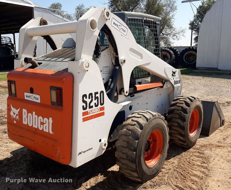 image for item EB9798 2004 Bobcat S250 Turbo  skid steer loader