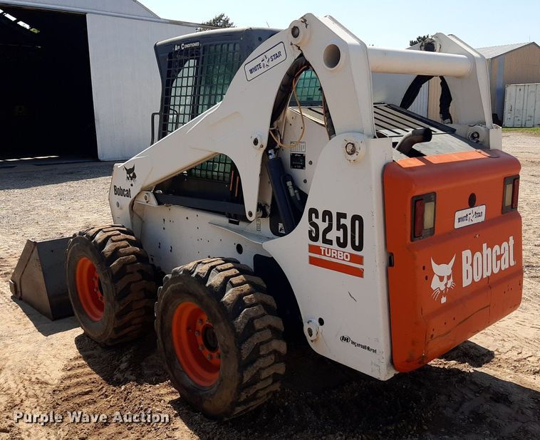 image for item EB9798 2004 Bobcat S250 Turbo  skid steer loader