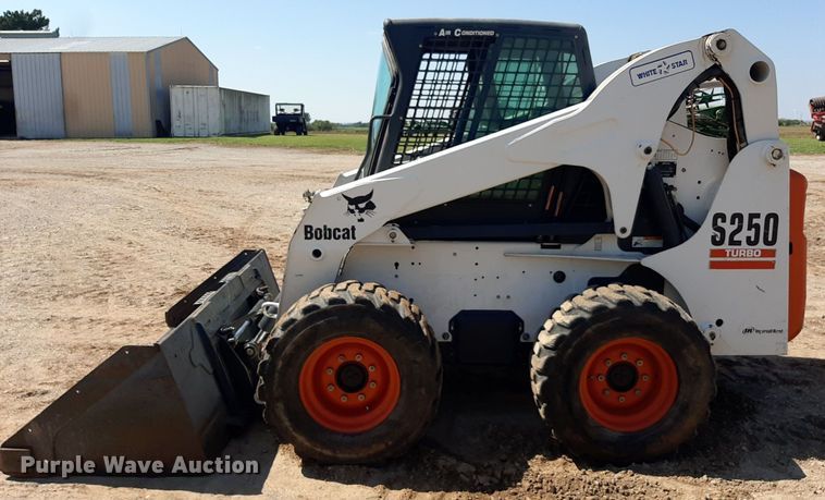 image for item EB9798 2004 Bobcat S250 Turbo  skid steer loader