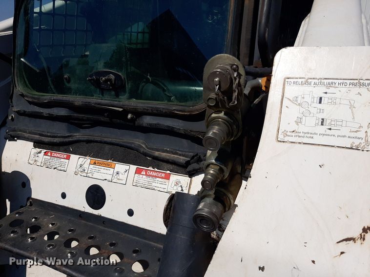 image for item EB9798 2004 Bobcat S250 Turbo  skid steer loader