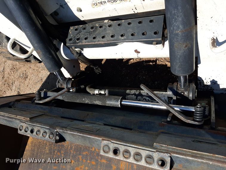 image for item EB9798 2004 Bobcat S250 Turbo  skid steer loader