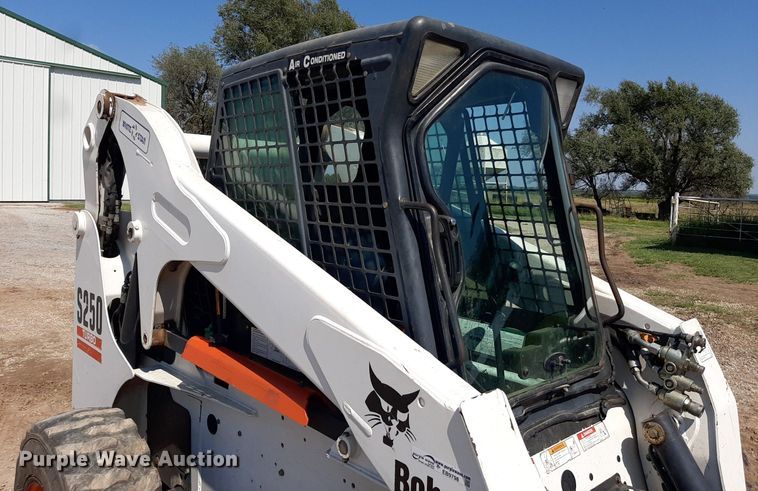 image for item EB9798 2004 Bobcat S250 Turbo  skid steer loader