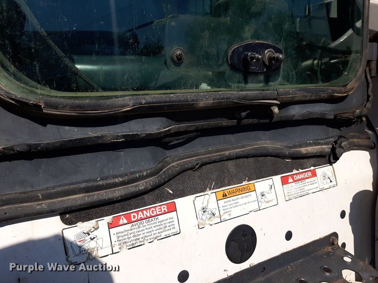 image for item EB9798 2004 Bobcat S250 Turbo  skid steer loader