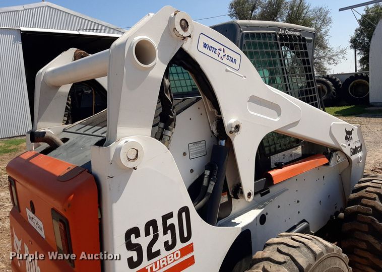 image for item EB9798 2004 Bobcat S250 Turbo  skid steer loader