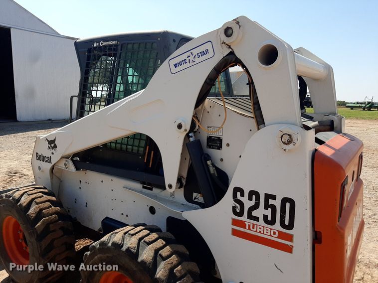 image for item EB9798 2004 Bobcat S250 Turbo  skid steer loader