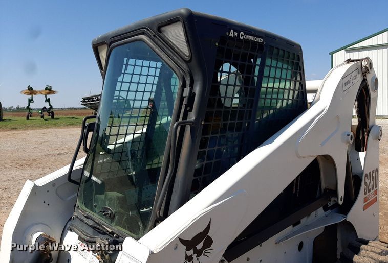 image for item EB9798 2004 Bobcat S250 Turbo  skid steer loader