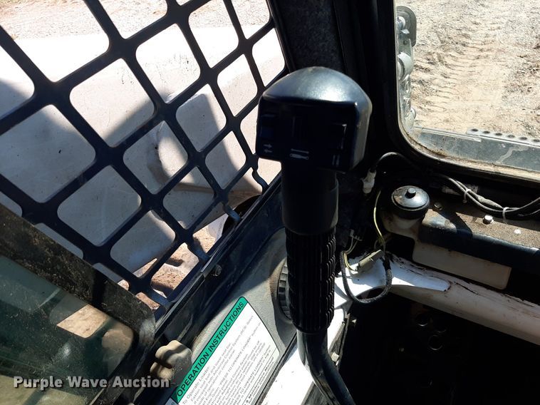 image for item EB9798 2004 Bobcat S250 Turbo  skid steer loader