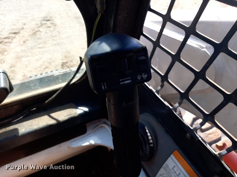 image for item EB9798 2004 Bobcat S250 Turbo  skid steer loader