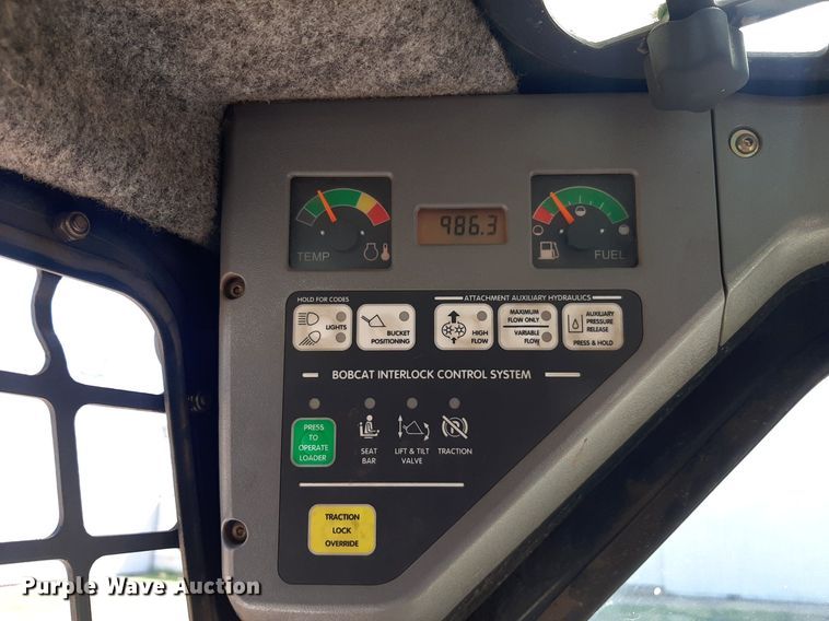 image for item EB9798 2004 Bobcat S250 Turbo  skid steer loader