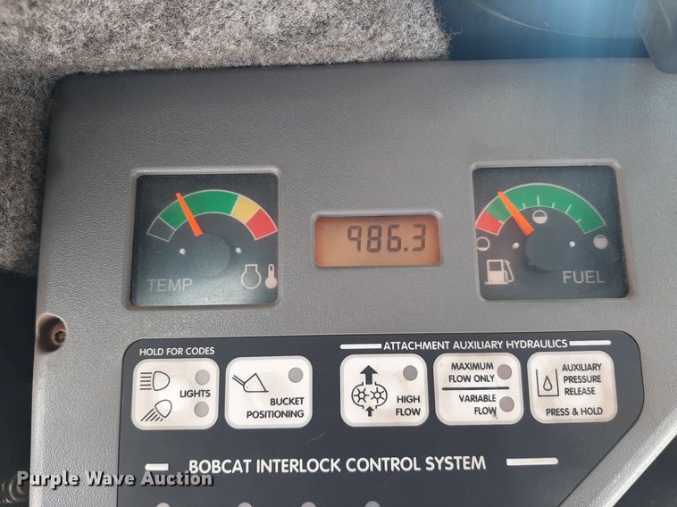 image for item EB9798 2004 Bobcat S250 Turbo  skid steer loader