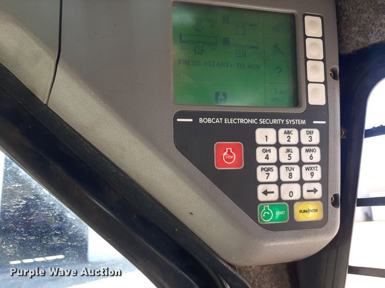image for item EB9798 2004 Bobcat S250 Turbo  skid steer loader