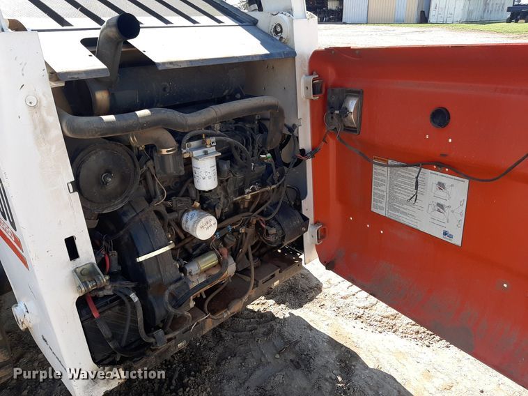 image for item EB9798 2004 Bobcat S250 Turbo  skid steer loader