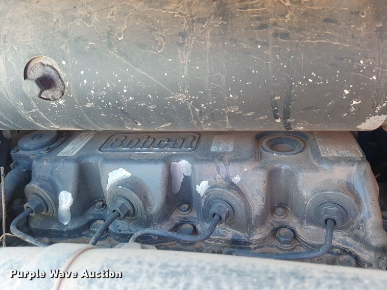 image for item EB9798 2004 Bobcat S250 Turbo  skid steer loader