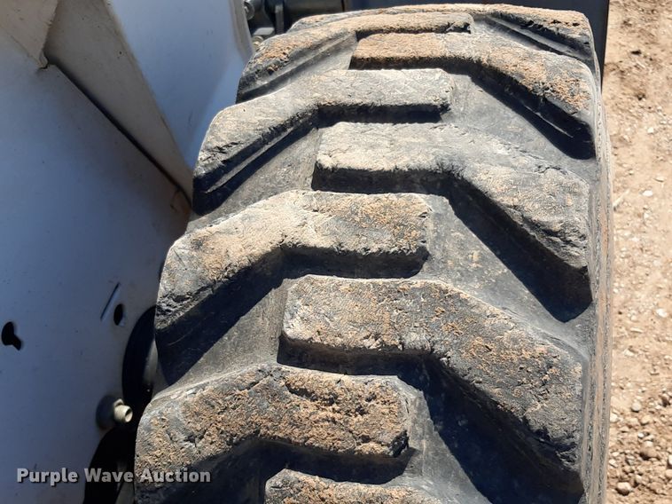 image for item EB9798 2004 Bobcat S250 Turbo  skid steer loader