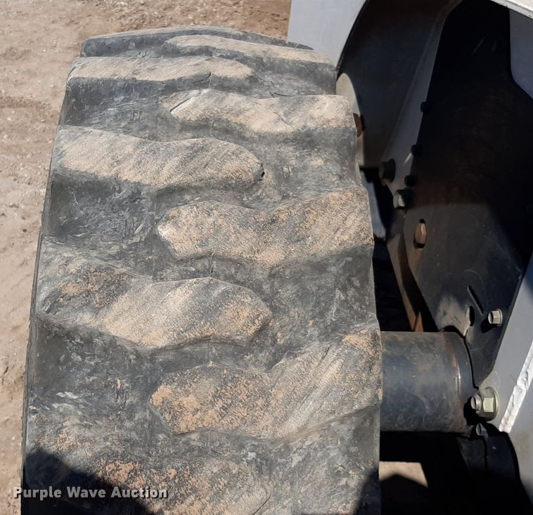 image for item EB9798 2004 Bobcat S250 Turbo  skid steer loader