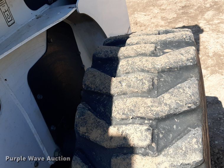 image for item EB9798 2004 Bobcat S250 Turbo  skid steer loader