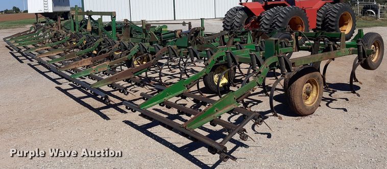 image for item EB9802 John Deere 1060  field cultivator