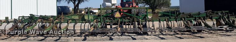 image for item EB9802 John Deere 1060  field cultivator