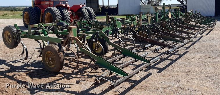 image for item EB9802 John Deere 1060  field cultivator